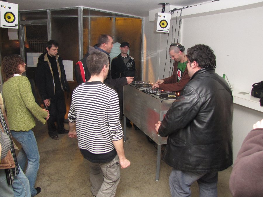Synopsis (Leitmotiv) - Vinyl Guérilla part VI - 05/02/2010 au Cube à Besançon - Photo n13