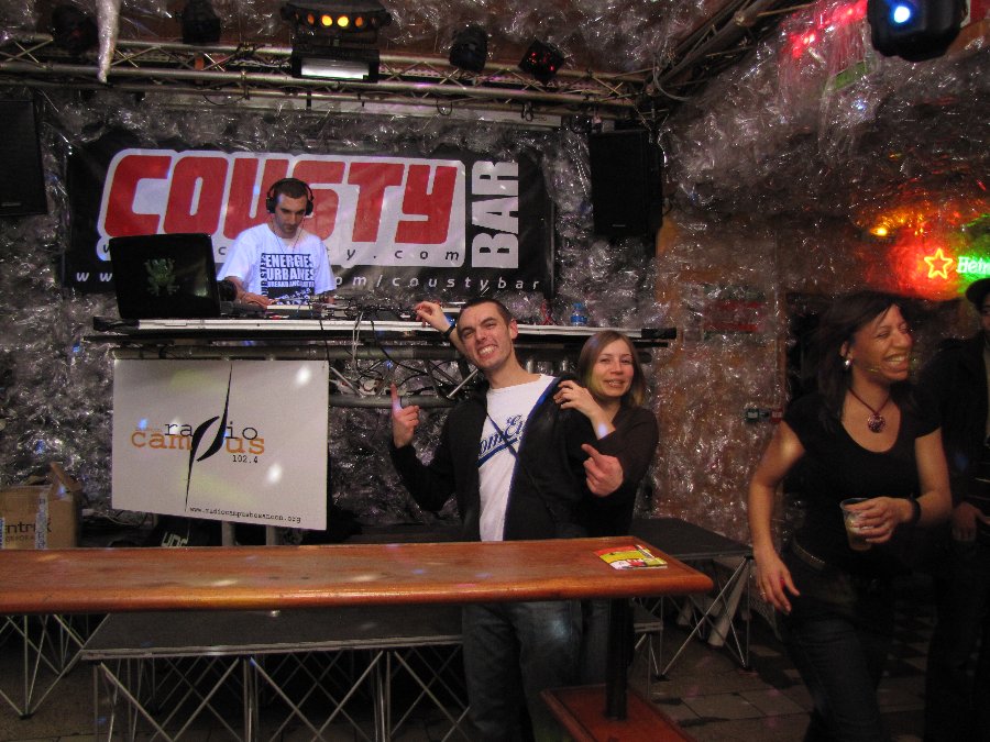 DJ Bounce - Soirée Radio Campus au Cousty à Besançon le 11/02/2010 - Photo n9
