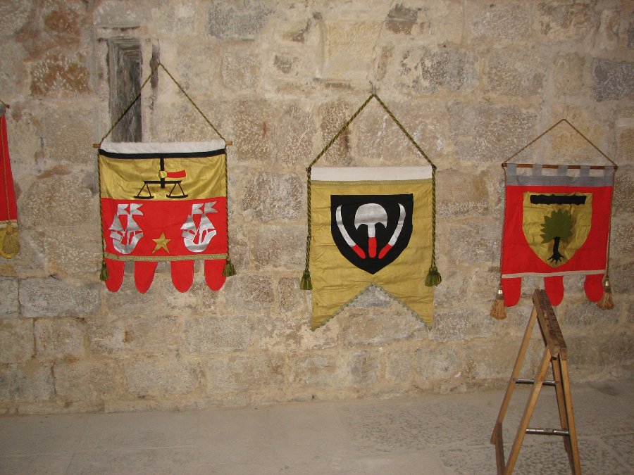 Blasons - Fête médiévale au Château de Joux (25) - Photo n8