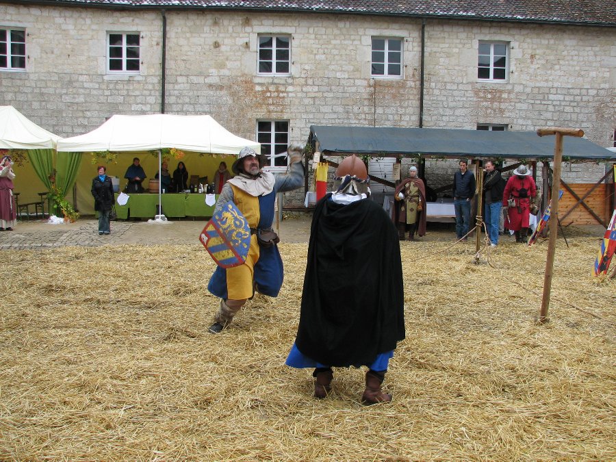 Combats - Fête médiévale au Château de Joux (25) - Photo n7