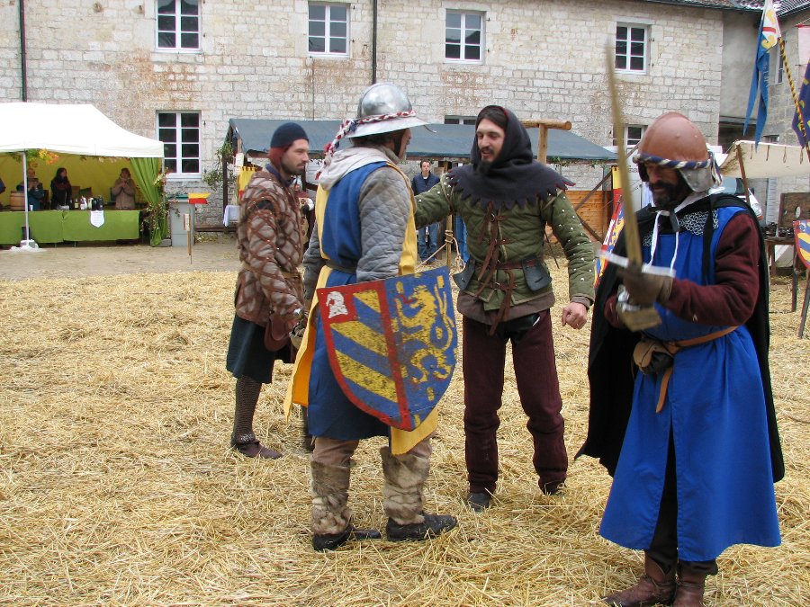 Combats - Fête médiévale au Château de Joux (25) - Photo n10