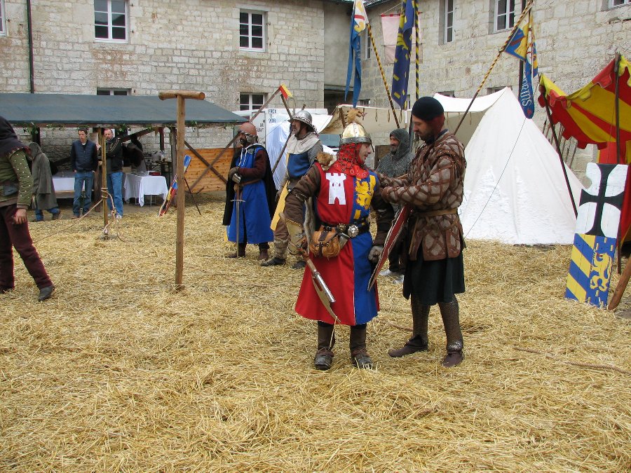 Combats - Fête médiévale au Château de Joux (25) - Photo n13