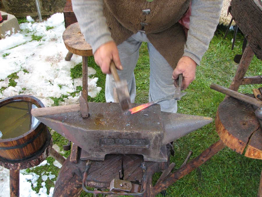 Forge - Fête médiévale au Château de Joux (25) - Photo n12