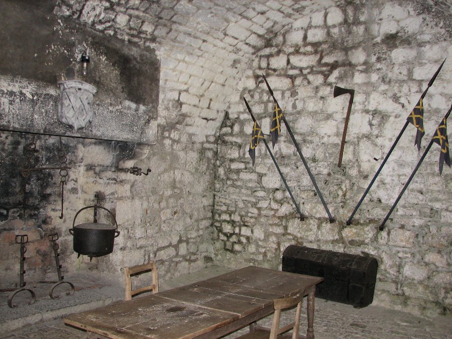 Interieur du chateau - Fête médiévale au Château de Joux (25) - Photo n1