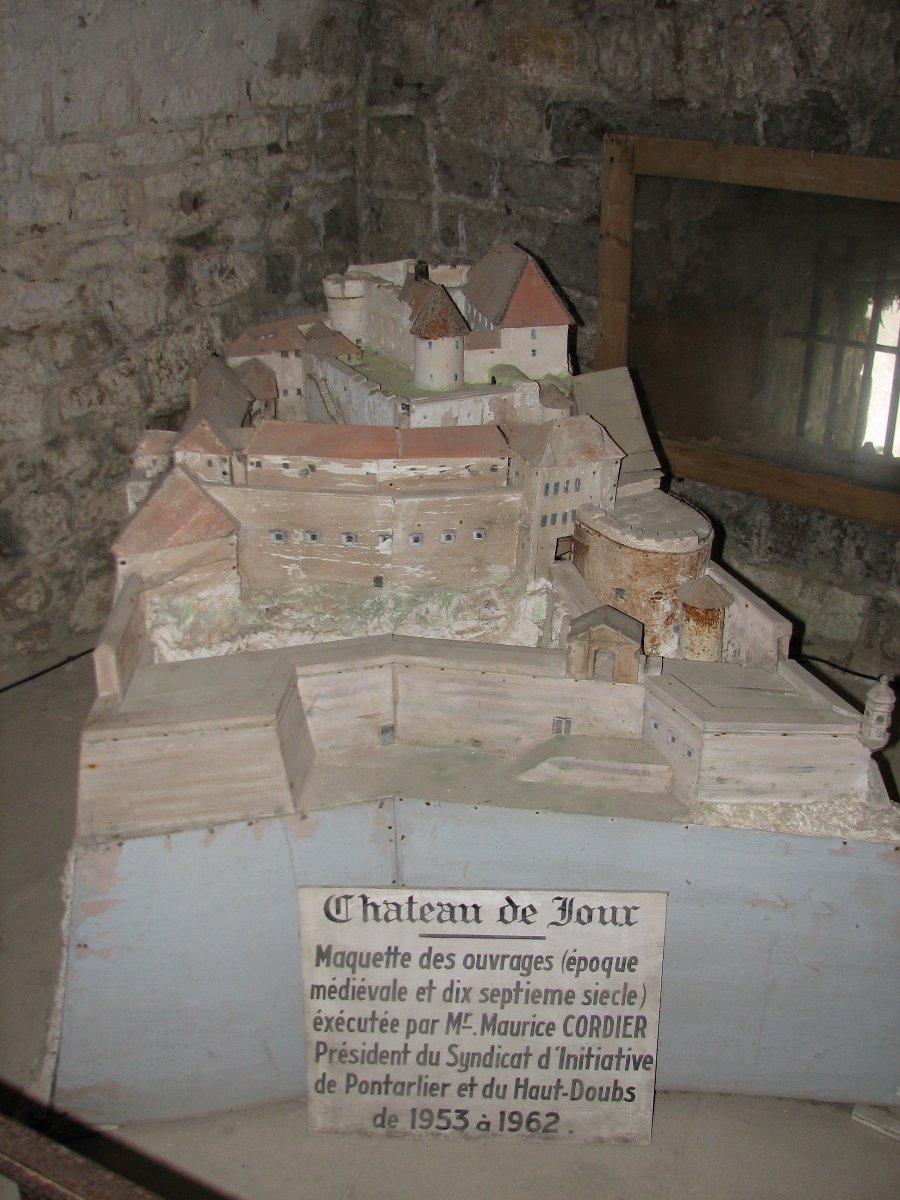 Interieur du chateau - Fête médiévale au Château de Joux (25) - Photo n3