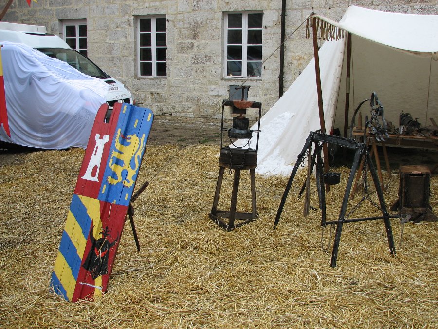 Torture - Fête médiévale au Château de Joux (25) - Photo n2