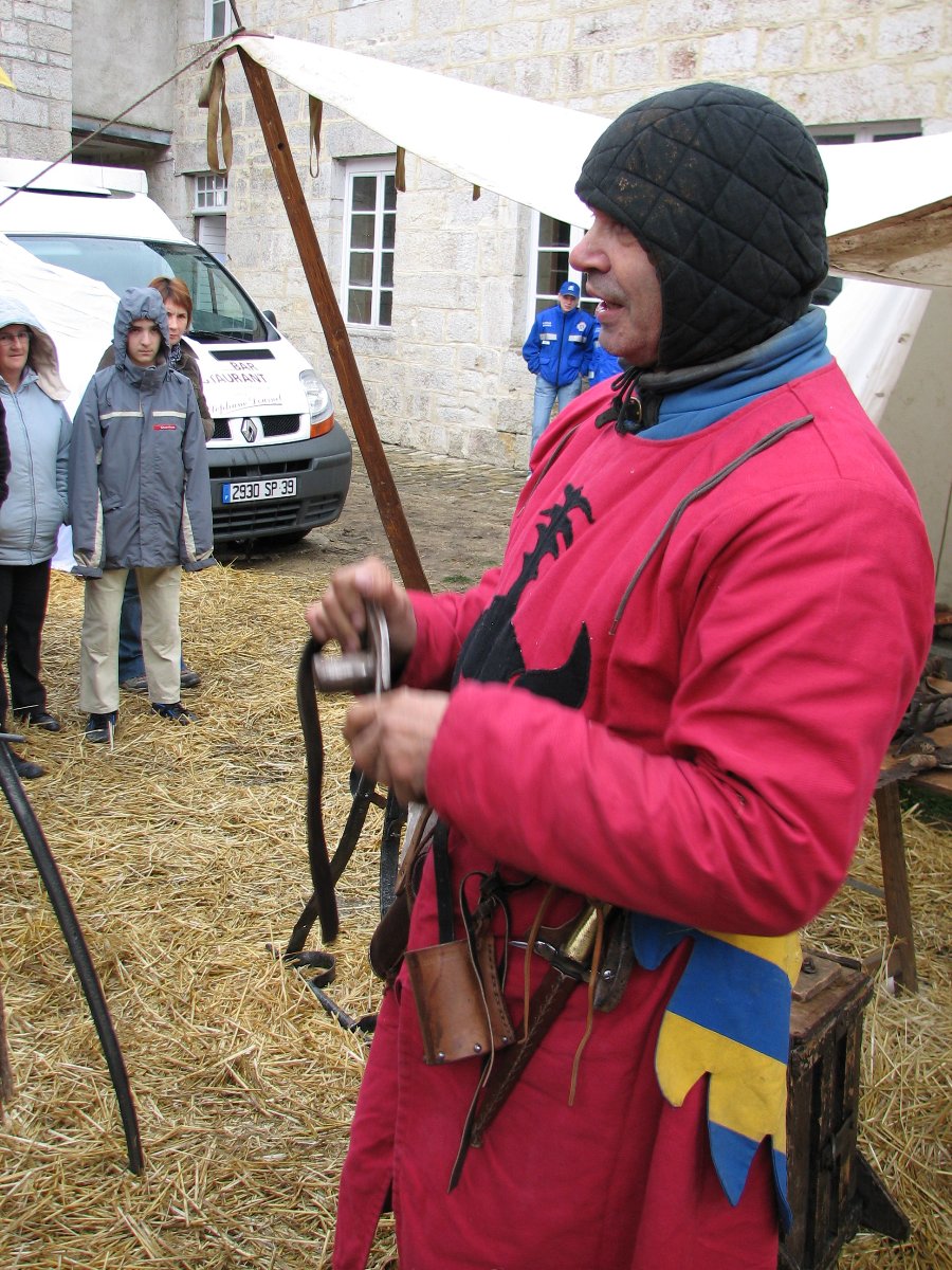 Torture - Fête médiévale au Château de Joux (25) - Photo n8