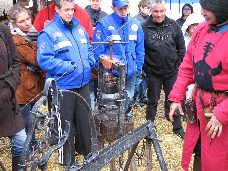 Torture - Fête médiévale au Château de Joux (25) - Photo n11