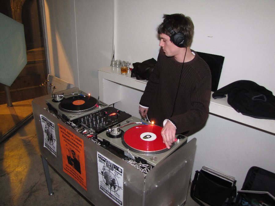 DJ R - Vinyl Guérilla part V - Au Cube à Besançon - 22/01/2010 - Photo n5