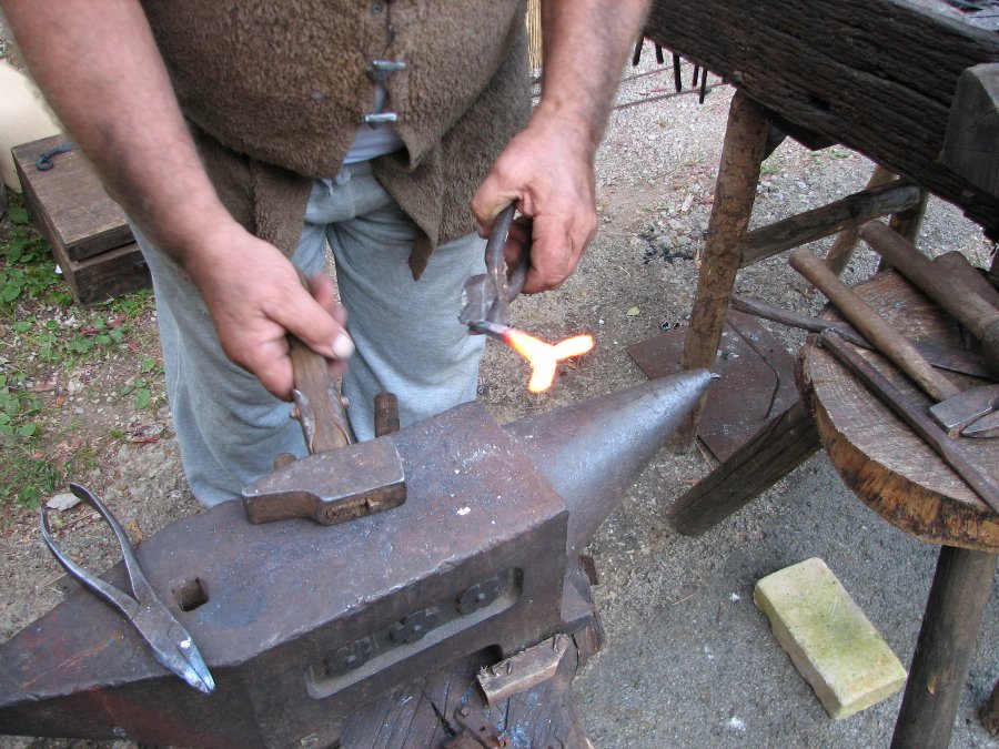 Fabrication d'un clou - Démonstration de forge le 27/09/2008 - Photo n26