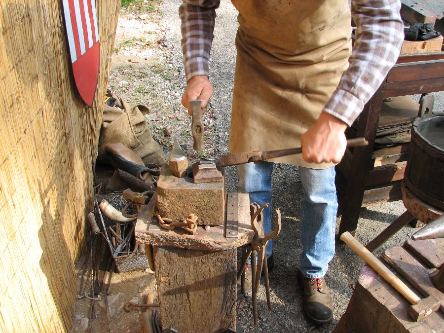 Fabrication d'une pointe de fleche - Démonstration de forge le 27/09/2008 - Photo n13