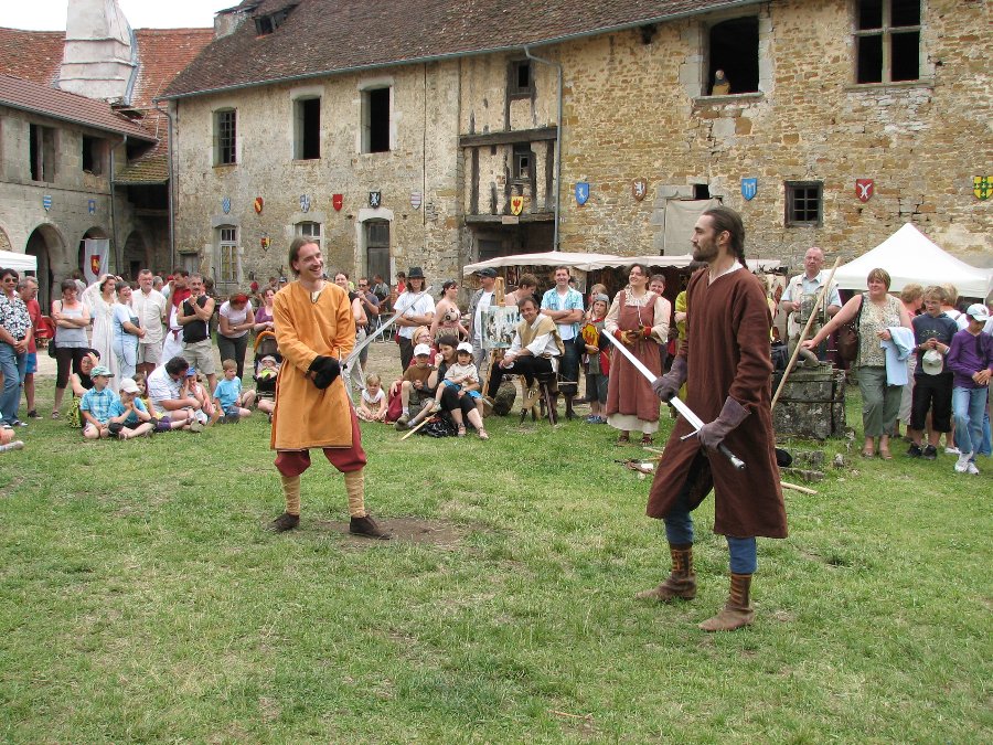Combats - Fête médiévale au Château de Gondenans-Montby (70) - Photo n7