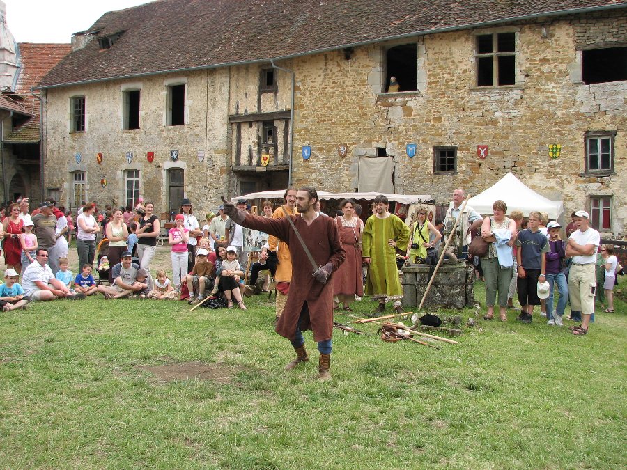 Combats - Fête médiévale au Château de Gondenans-Montby (70) - Photo n9