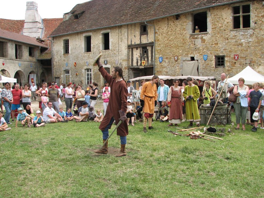Combats - Fête médiévale au Château de Gondenans-Montby (70) - Photo n10